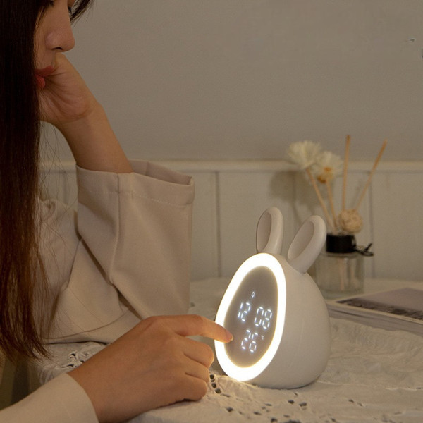 Детские LED-часы Зайчик с подсветкой будильником сенсорной температурой на аккумуляторе USB