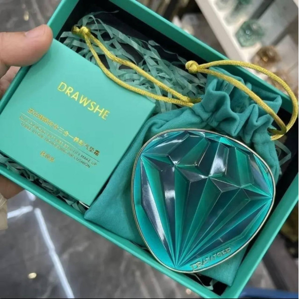 Трехцветный тональный кушон Drawshe Emerald Crystal Glow, увлажнение, сменный блок 24 г