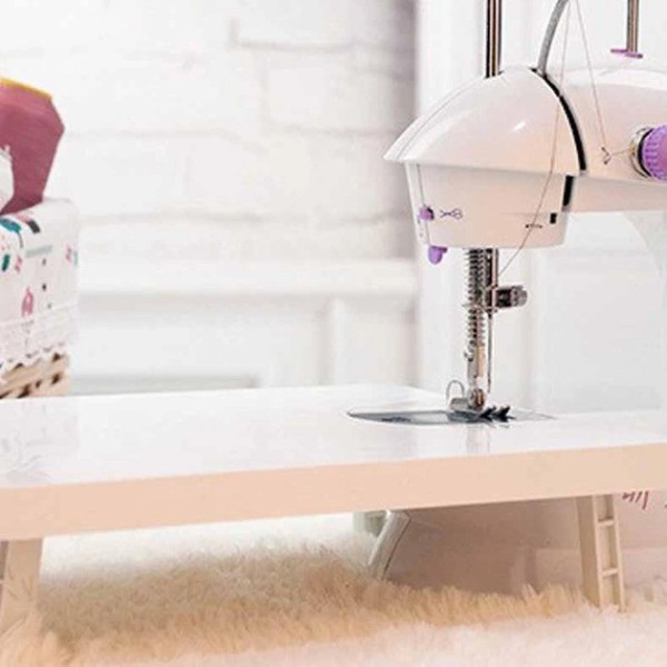 Швейная машинка Mini Sewing SM202A, компактная, с педалью и рабочей доской, питание от сети или батарей
