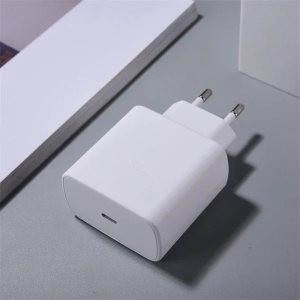 Сетевой адаптер 45W с кабелем Type-C/Type-C для быстрой зарядки PD3.0 Черный